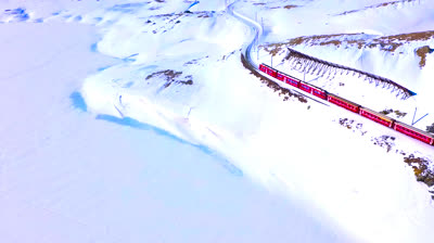 "Travesía por la Maravilla: Explorando Destinos Únicos"