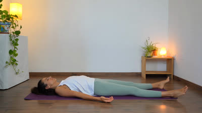 Siente la calma: Rutina de yoga para aliviar el estrés