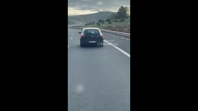 Circula sin una rueda por una autopista de España