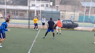 ¡Goles, goles y más goles! Revive la emoción del fútbol amateur.