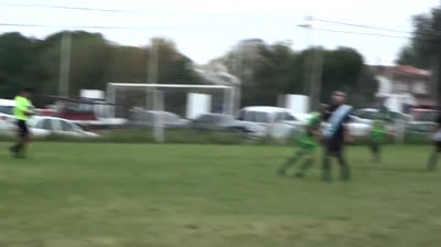 Instantáneas de emoción: Revive la emoción del fútbol amateur en cada momento.