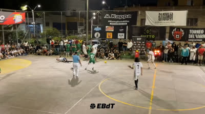 Despliegue de talento: Los momentos más talentosos del fútbol amateur en un solo vídeo.