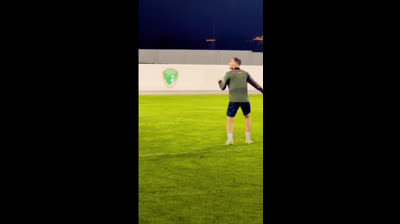 6-4-24 Paco Alcácer en el entrenamiento con el Emirates FC