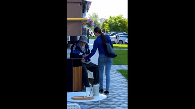 La bondad y la empatía es lo unico que nos diferencia de los animales..