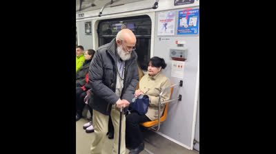 La mejor lección que le pudo dar el anciano  a esa retorcida...