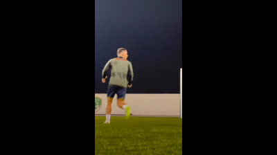 7-4-24 Paco Alcácer en el entrenamiento con el Emirates FC