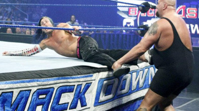 Jeff hardy vs Big show - Smackdown _2009 .