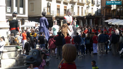 ACTUACION COMPARSA GIGANTES Y CABEZUDOS EN TERUEL