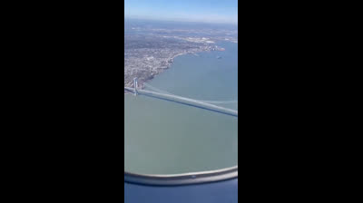 Passagère d'un avion affirme avoir vu un OVNI | Vidéo complète