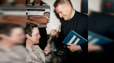 PADRE MOLINA SACERDOTE, SACERDOTE, SACERDOTE  por Agnus Dei Prod.