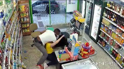 Roba y estrangula a la cajera de un supermercado de Málaga a plena luz del día