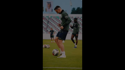 5-3-24 Paco Alcácer en el entrenamiento con el Emirates FC