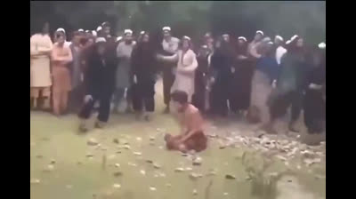 Esto es la Ley Islámica.  Lapidan a homosexuales y a mujeres infieles.