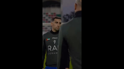 12-2-24 Paco Alcácer en el entrenamiento con el Emirates FC