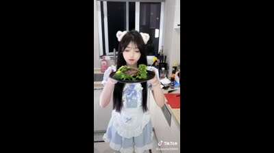 主のために料理する? #メイド #料理 #女の子 #fyp #ダンス #fyp