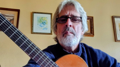 Sergei Rudnev's "The Old Lime Tree" performed by Juri Yun on a 2023 German Vazquez Rubio guitar