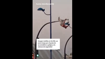 Un valiente desactivando armas de la sociedad orwelliana de vigilancia 1984 y de agenda 2030?