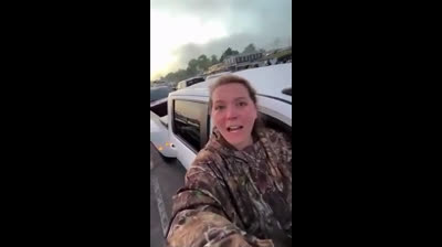 Los mosquitos modificados genéticamente de BILL GATES como jeringas voladoras en Florida, EE.UU. UU. Un residente dice; He vivido en Florida toda mi vida y nunca había visto nada parecido. Son todos mosquitos