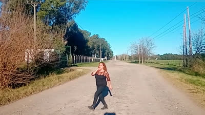 Novia Cumbianchera Calle solitaria canta Giselle Romina Castillo Vargas