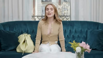 ¿Qué lleva en el bolso Clara Galle?