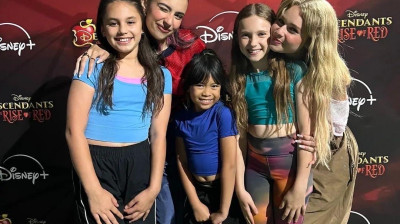 Meeting Fans Descedants the rise of red red carpet