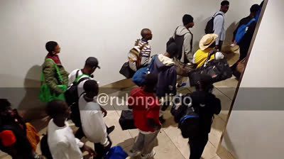 El gobierno de España importa a 700 africanos a Madrid en lo que va de semana.