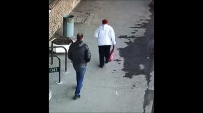 Una muestra del racismo y el odio de los extranjeros hacia la raza blanca!