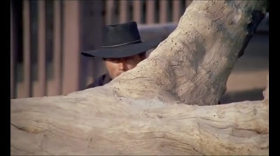 Django - Franco Nero - la mitragliatrice nella bara