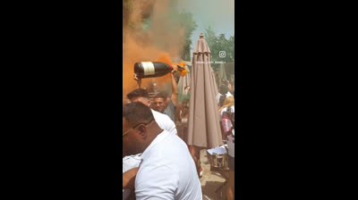 A los españoles nos  machacan a normativas, inspecciones , multas e impuestos.   Hay que parar esto YA¡¡¡