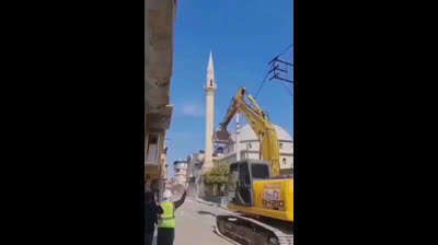 China considera el Islam como una enfermedad mental, destruye mezquitas y las convierte en baños públicos!!!!