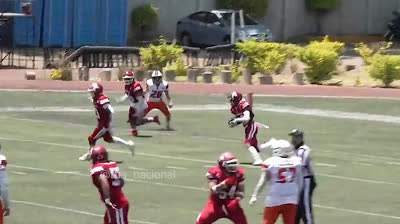 Voló como águila e intercepta el pase!!!