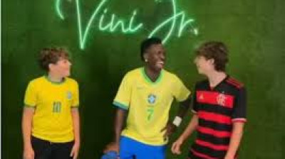 Vinicius gibt sich als Wachsfigur in New York aus